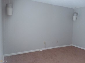 322 Granville Ct in Atlanta, GA - Building Photo - Building Photo