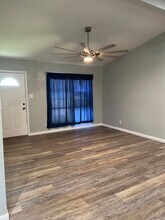 606 Woodland St in Sulphur, LA - Foto de edificio - Building Photo