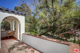 2659 Beachwood Dr in Los Angeles, CA - Building Photo - Building Photo