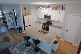 8014 Purple Aster Pass in Lago Vista, TX - Foto de edificio - Building Photo