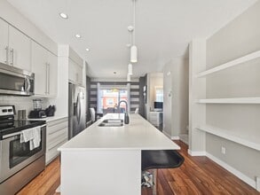 5305-5332 32 Ave SW in Calgary, AB - Building Photo - Building Photo