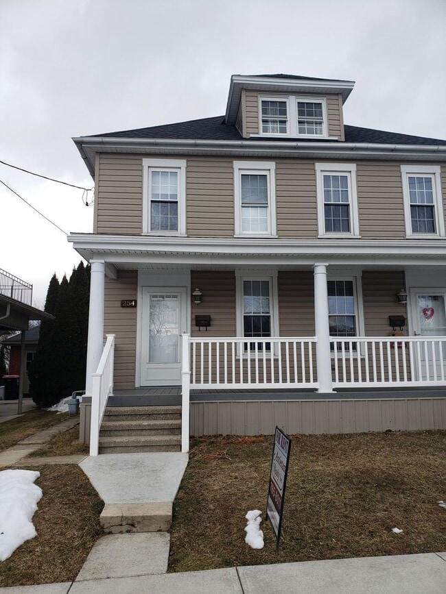 property at 254-256 E Madison St