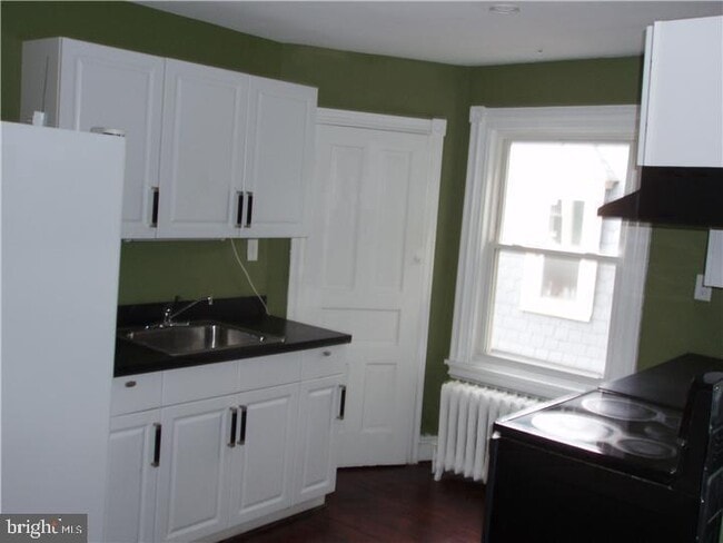 property at 608 W 20th St