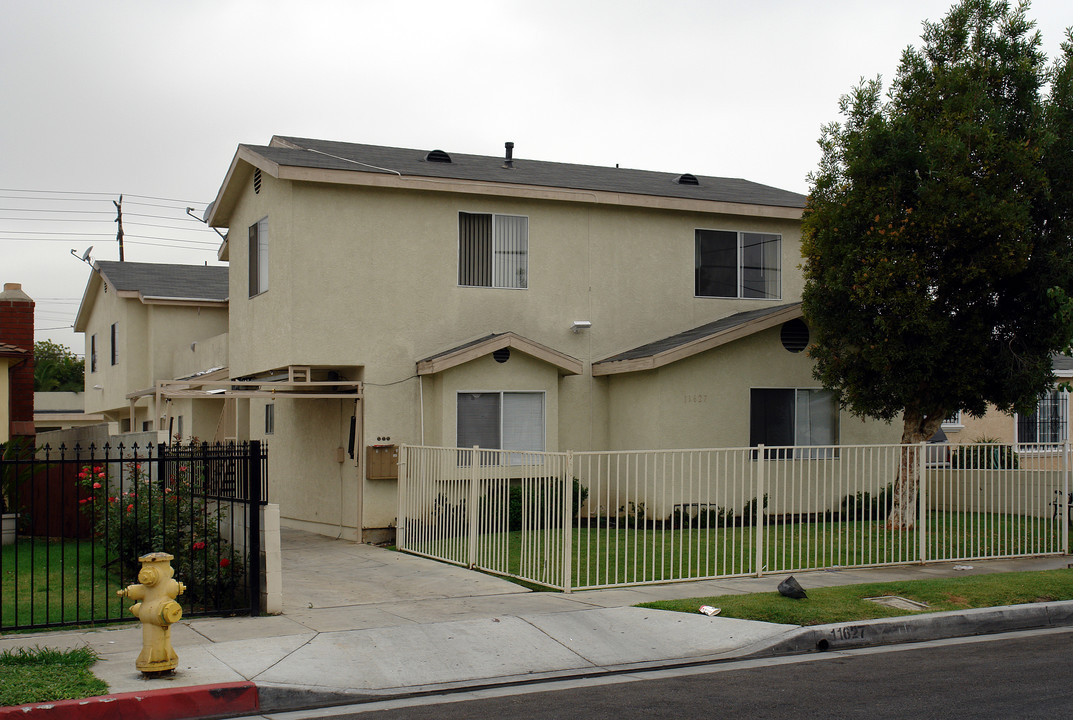 11627 Gale Ave in Hawthorne, CA - Foto de edificio