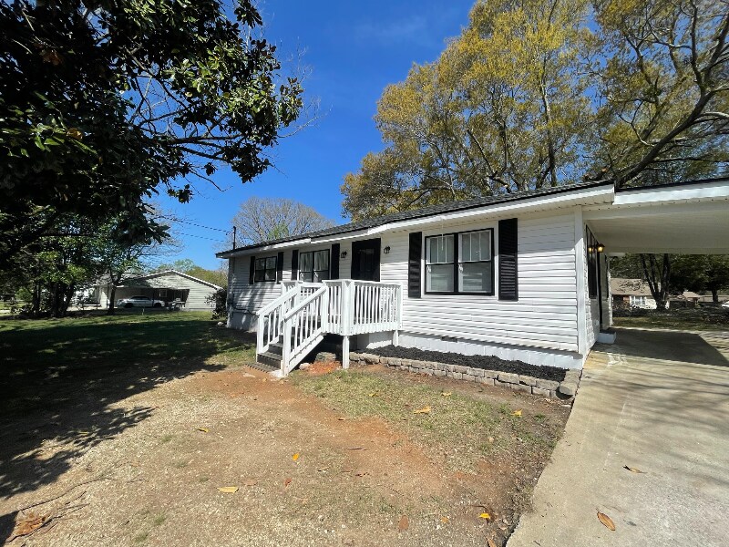 174 Lovell Rd in Toccoa, GA - Building Photo