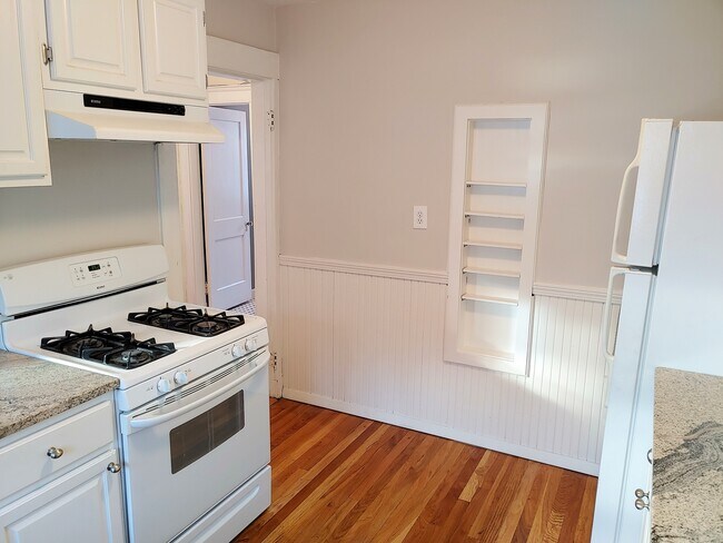 34 Springfield St, Unit 34 in Watertown, MA - Foto de edificio - Building Photo