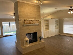 2006 W Northgate Dr in Irving, TX - Building Photo - Building Photo