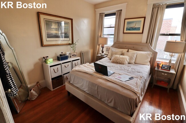 1251 Commonwealth Ave in Boston, MA - Building Photo - Building Photo