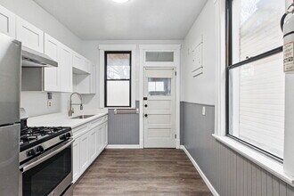 1649 Suburban Ave, Unit 1 in Pittsburgh, PA - Building Photo - Building Photo