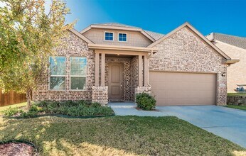 4742 Crestwood Dr in Haltom City, TX - Building Photo - Building Photo