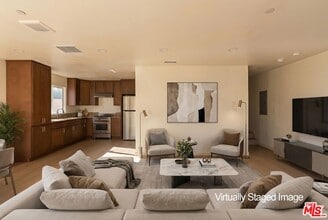 1118 W 110th St in Los Angeles, CA - Foto de edificio - Building Photo