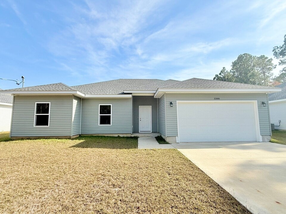 3388 Hudson Bend in Milton, FL - Building Photo