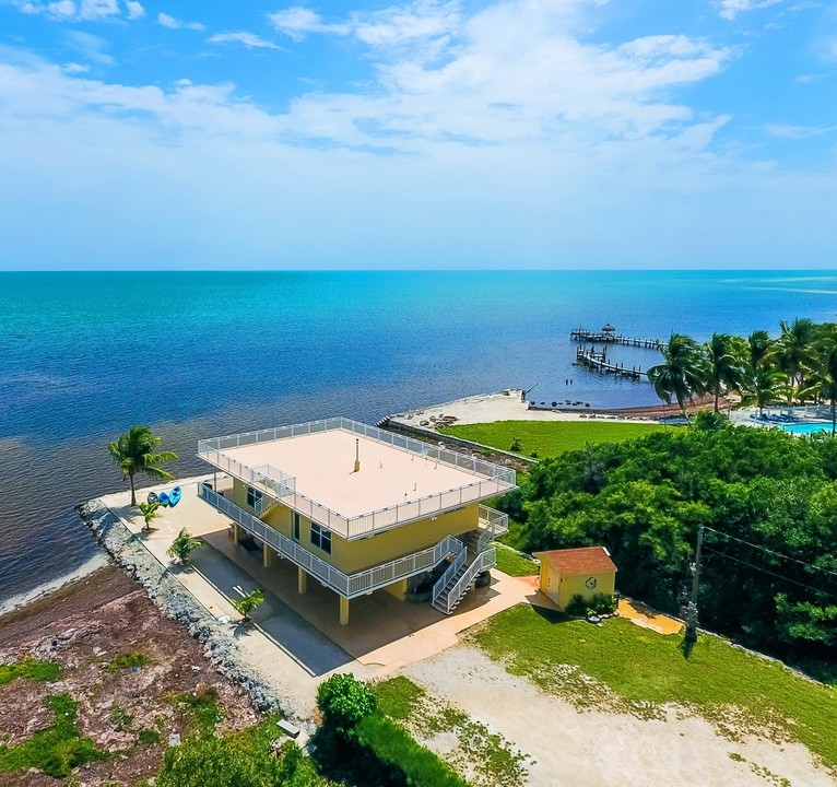 Duplex in Marathon, FL - Building Photo