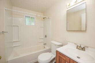 1319 Fillmore Cir in Lorain, OH - Building Photo - Building Photo