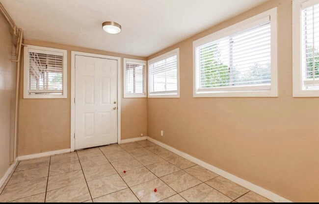 1046 E Indianola Ave in Phoenix, AZ - Foto de edificio - Building Photo