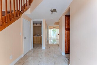 626 NE 195th St in Miami, FL - Building Photo - Building Photo