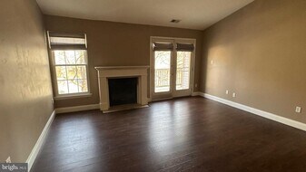 5701 Rowanberry Dr in Elkridge, MD - Building Photo