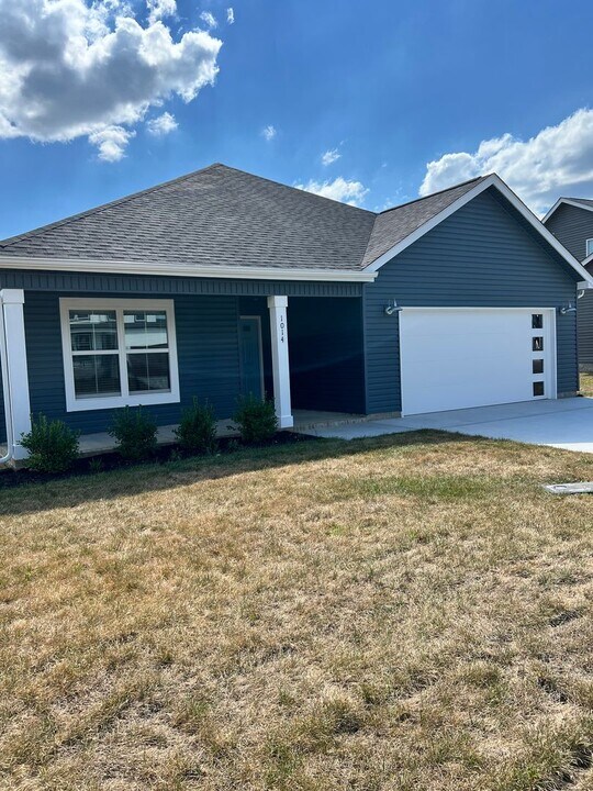 1014 Cherry Acrs Dr in Clarksville, TN - Building Photo