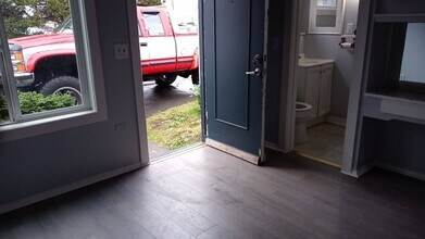 430 S Holladay Dr, Unit 1 in Seaside, OR - Foto de edificio - Building Photo