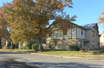 Oak Park Town Homes in Tulsa, OK - Building Photo - Building Photo