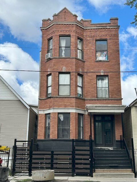 property at 1628 N Kimball Ave