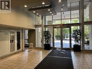 3663 Crowley Dr in Vancouver, BC - Building Photo - Building Photo