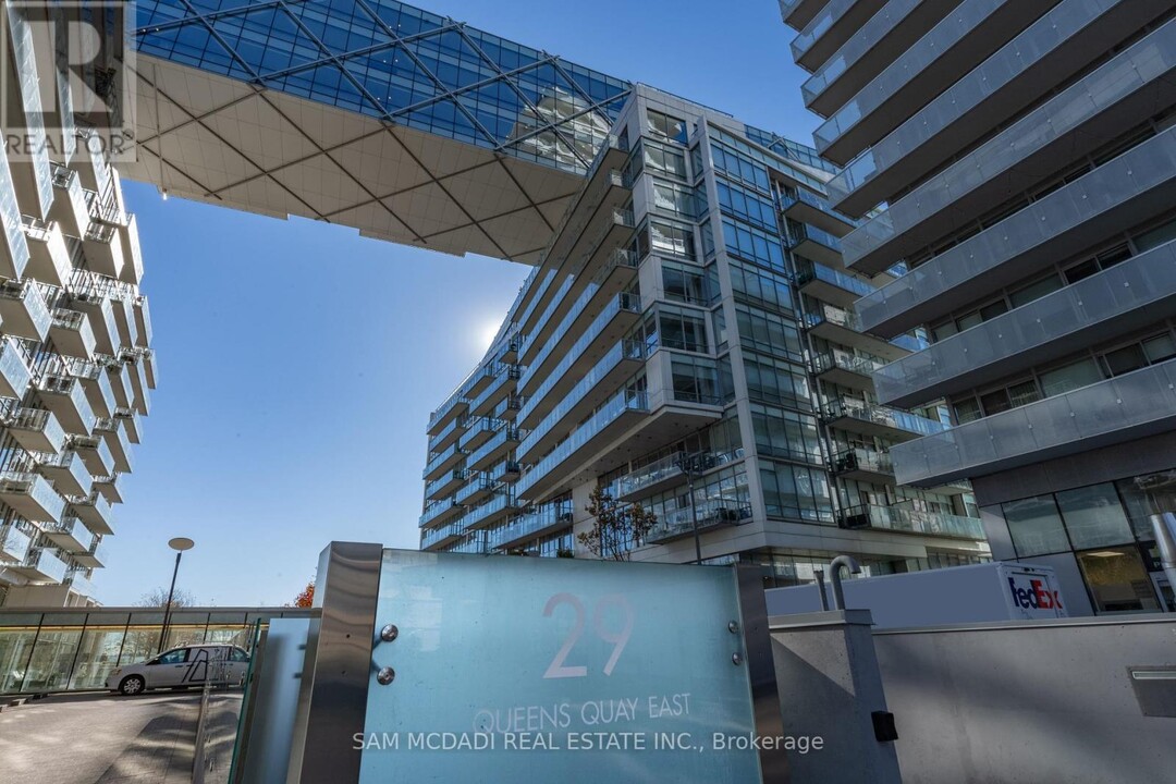 29-PH1429 Queens Quay E in Toronto, ON - Building Photo