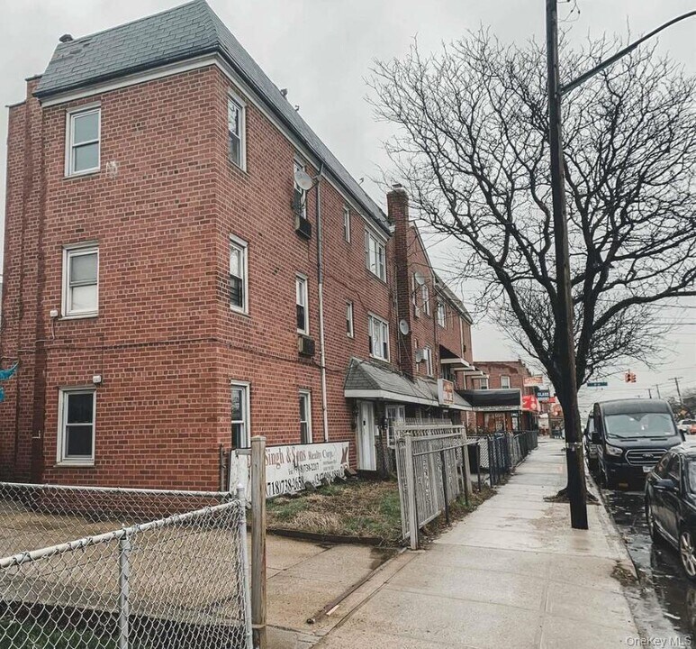 110-15 Rockaway Blvd in Queens, NY - Foto de edificio