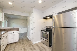 5937 NW 60th St in Warr Acres, OK - Foto de edificio - Building Photo