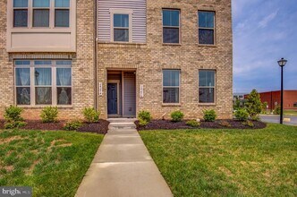 24276 Thurso Sq in Sterling, VA - Building Photo - Building Photo