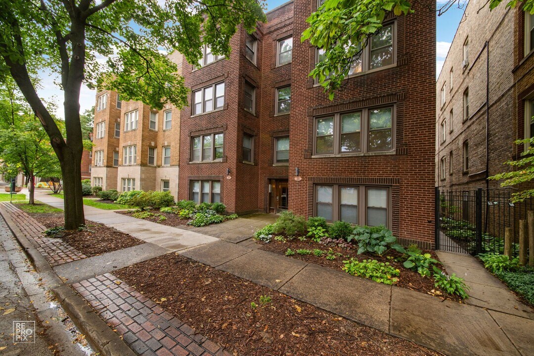 109 W Harrison St in Oak Park, IL - Building Photo