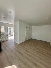 527 King St, Unit 2 in Monrovia, CA - Foto de edificio - Building Photo