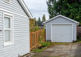 2723 Locust Ave W in University Place, WA - Building Photo - Building Photo