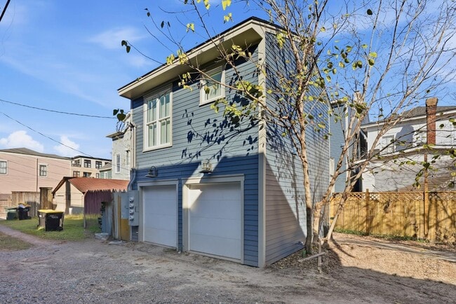 309 Lorch St in Savannah, GA - Foto de edificio - Building Photo