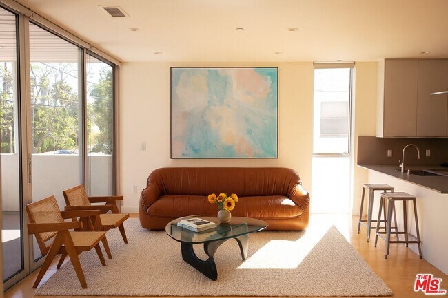 4826 Franklin Ave in Los Angeles, CA - Building Photo - Building Photo