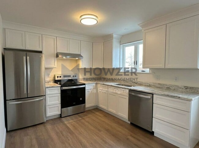 24 Crocker St in Barnstable, MA - Building Photo - Building Photo