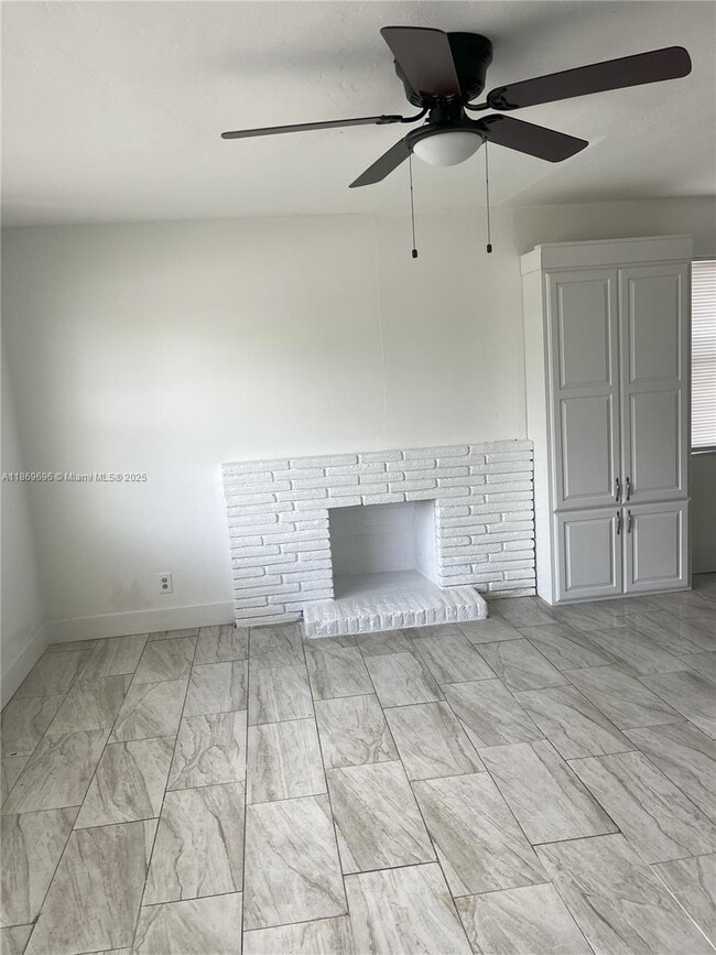2124 S Beech Rd in West Palm Beach, FL - Building Photo - Building Photo