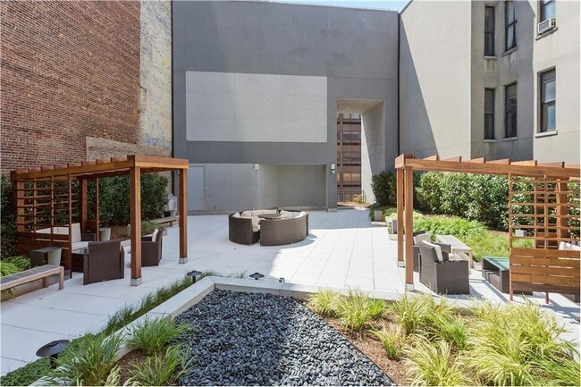 66 Rockwell Pl in Brooklyn, NY - Building Photo - Building Photo