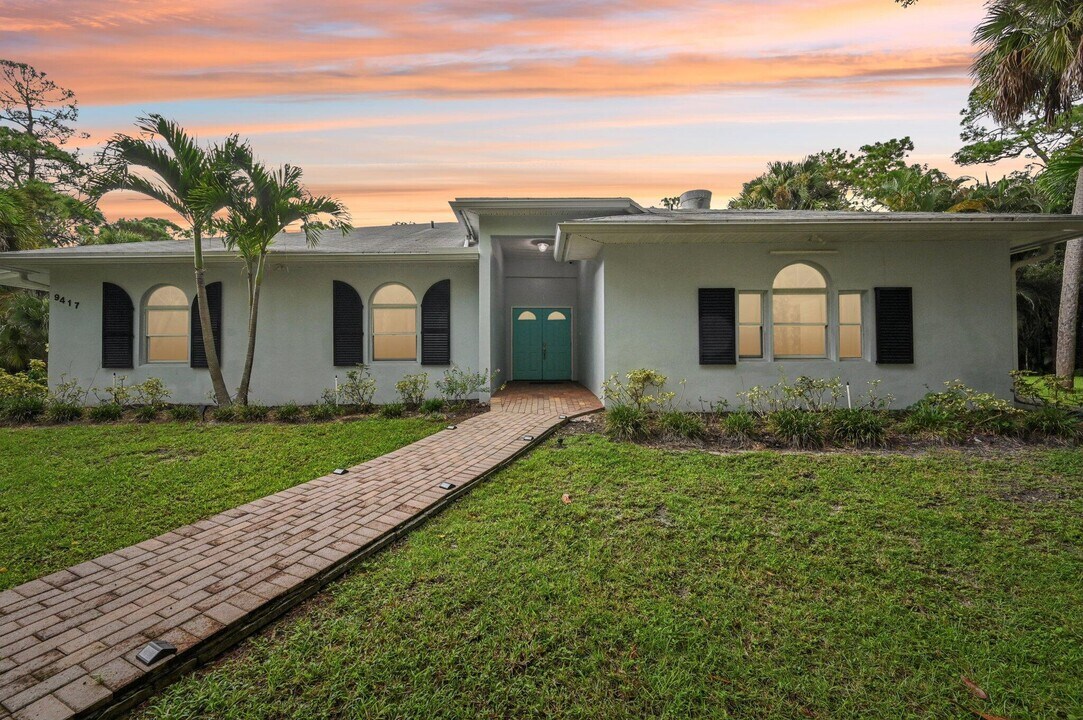 9417 Whippoorwill Trail in Jupiter, FL - Building Photo