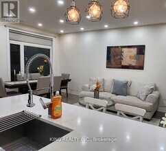 4010 Parkside Village Dr in Mississauga, ON - Building Photo - Building Photo