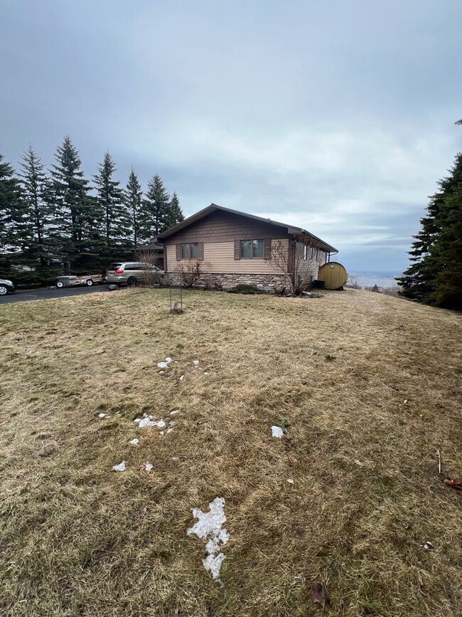 2706 W 12th St in Duluth, MN - Building Photo - Building Photo