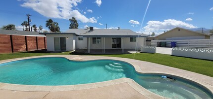 43035 Warner Trail in Palm Desert, CA - Building Photo - Building Photo