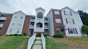 300 Waterdown Dr in Fayetteville, NC - Building Photo