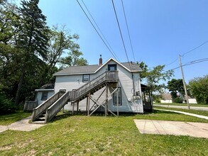 249 Orchard Ave in Muskegon, MI - Foto de edificio - Building Photo