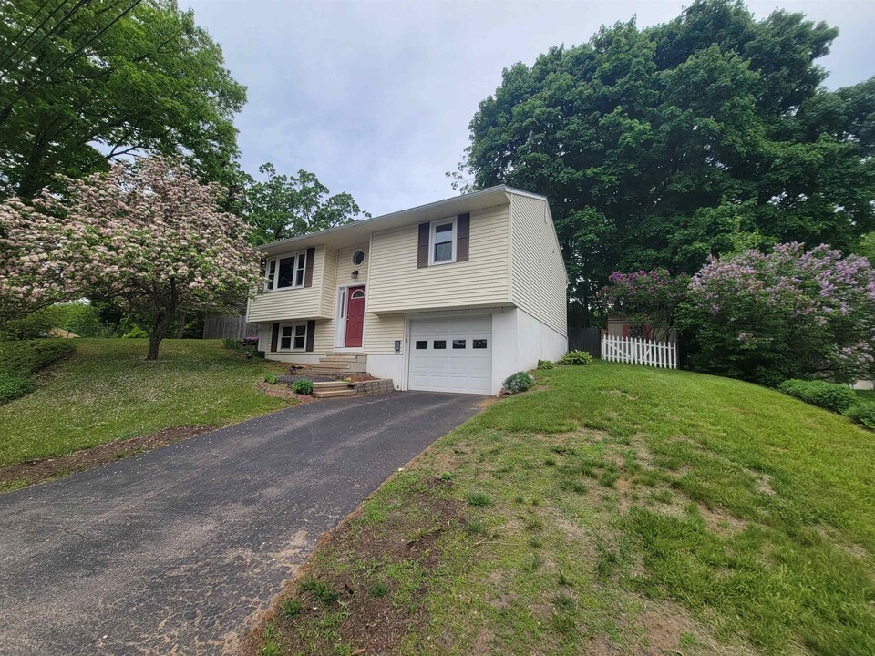 36 Warren St in Laconia, NH - Building Photo