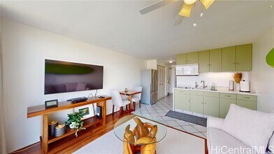 2211 Ala Wai Blvd in Honolulu, HI - Building Photo - Building Photo