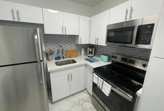 201 S Ocean Blvd in Boca Raton, FL - Building Photo - Building Photo