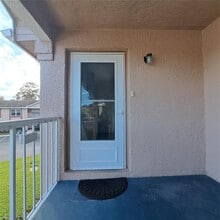 4739 Myrtle Oak Dr in New Port Richey, FL - Building Photo - Building Photo