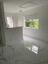 6097 Rodman St in Hollywood, FL - Building Photo