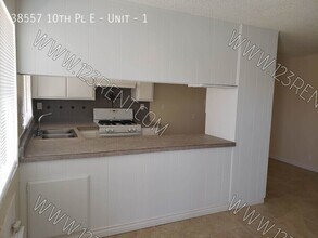 38557 10th Pl E in Palmdale, CA - Building Photo - Building Photo